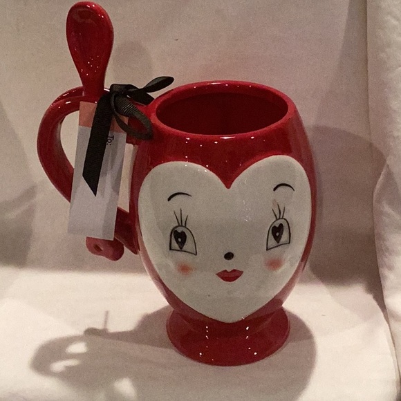 Carnival Cottage by Johanna Parker Queen of Hearts mug - Picture 1 of 5